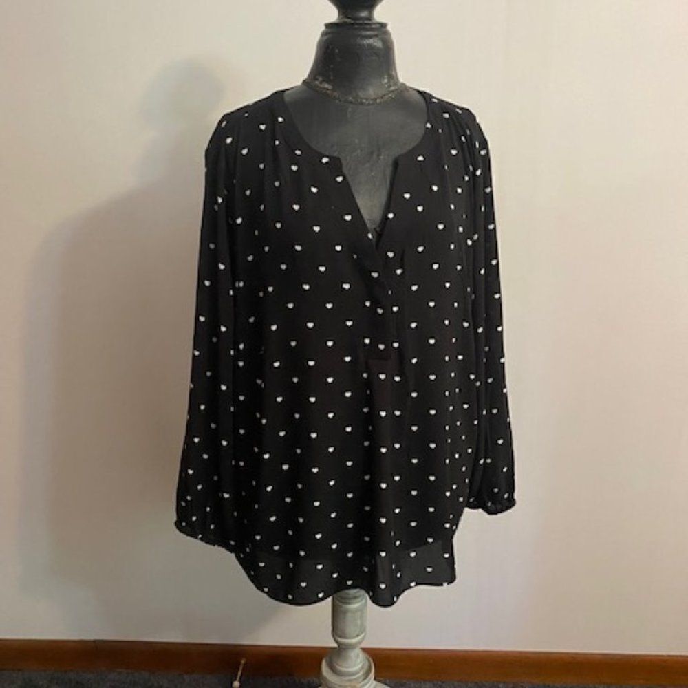 Philosophy Black/White hearts tunic V-neck with elastic in arms wrist, size 3X